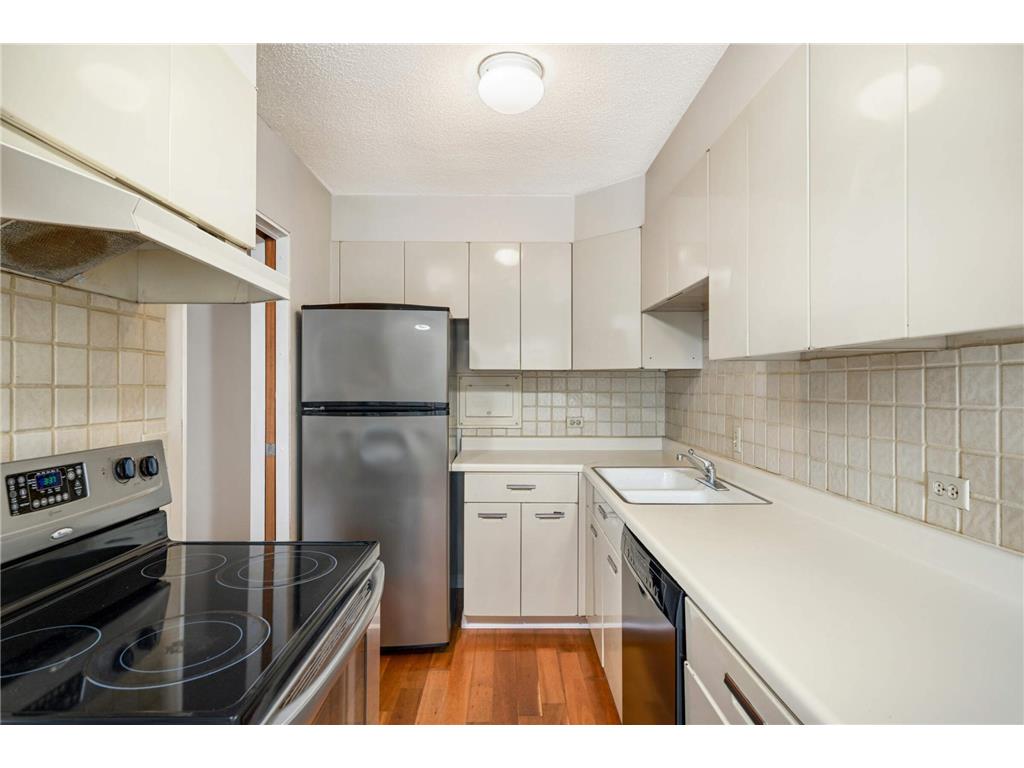 2928 Dean Parkway 4J, Minneapolis, MN, 55416 MLS 6515521 Edina Realty