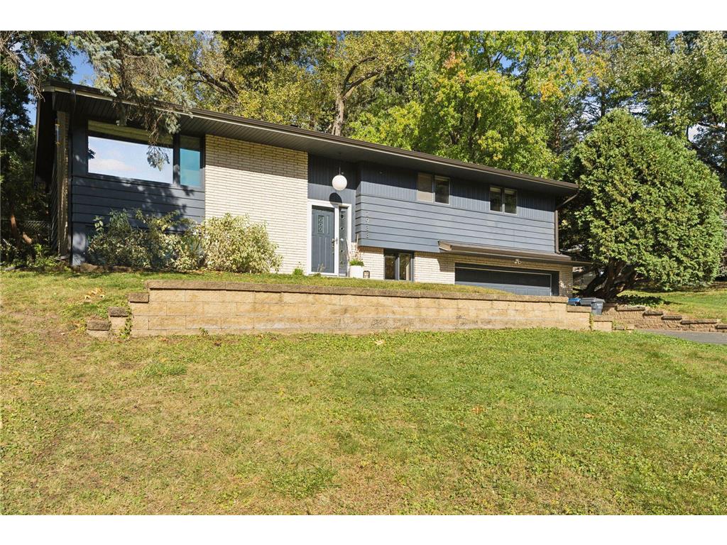 2933 Lake Boulevard North Saint Paul MN 55109 6609563 image1