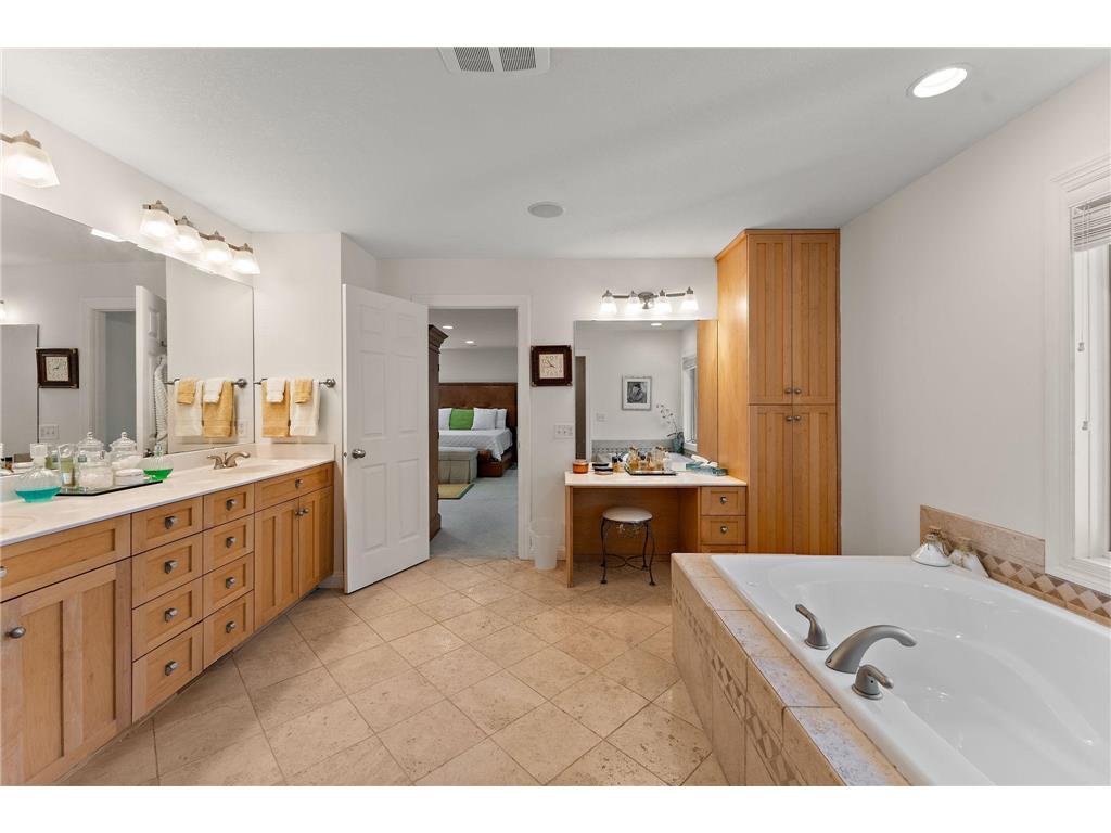 2935 Minnehaha Curve E Minnetonka MN 55391 6747102 image49