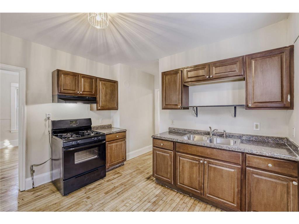 2939 Russell Avenue N Minneapolis MN 55411 7008798 image10