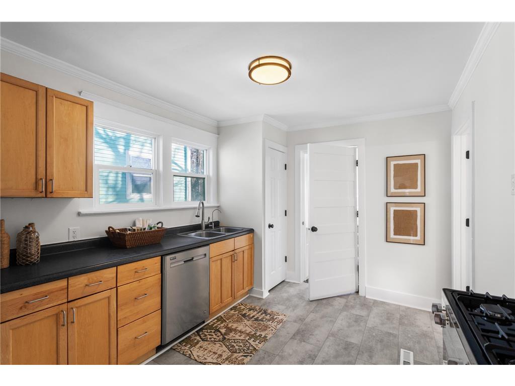294 Banfil Street Saint Paul MN 55102 7026838 image6