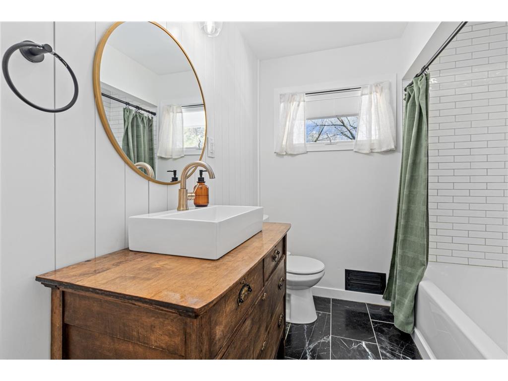 2942 Matilda Street Roseville MN 55113 7025106 image10