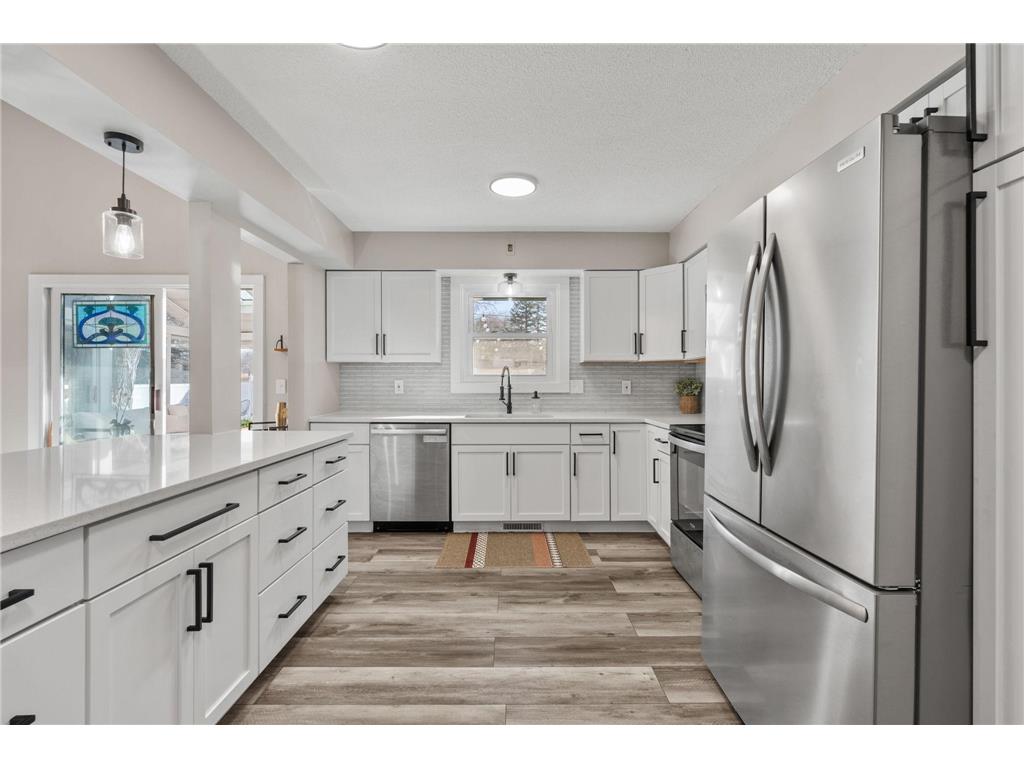 2946 Mcknight Road N Maplewood MN 55109 7035618 image1