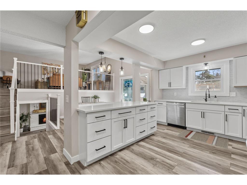 2946 Mcknight Road N Maplewood MN 55109 7035618 image7