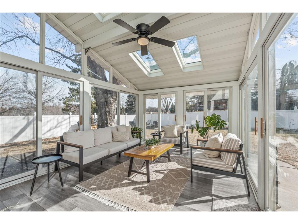 2946 Mcknight Road N Maplewood MN 55109 7064869 image1