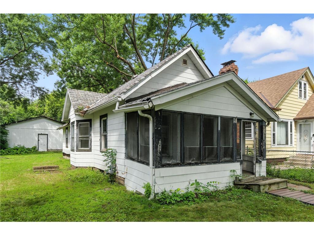 2947 Queen Avenue N Minneapolis MN 55411 6761365 image1