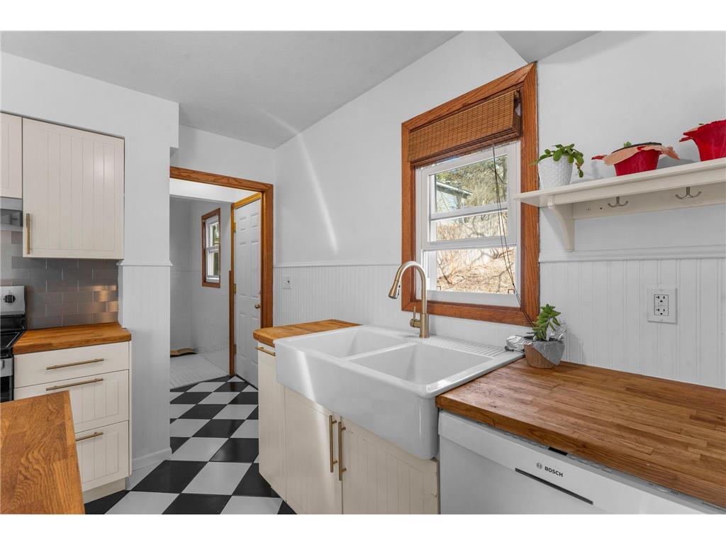 2951 Taylor Street NE Minneapolis MN 55418 7043240 image20