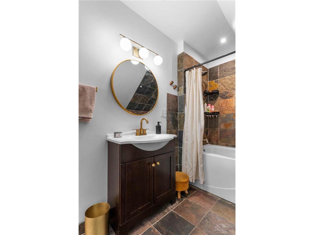 2951 Taylor Street NE Minneapolis MN 55418 7043240 image34