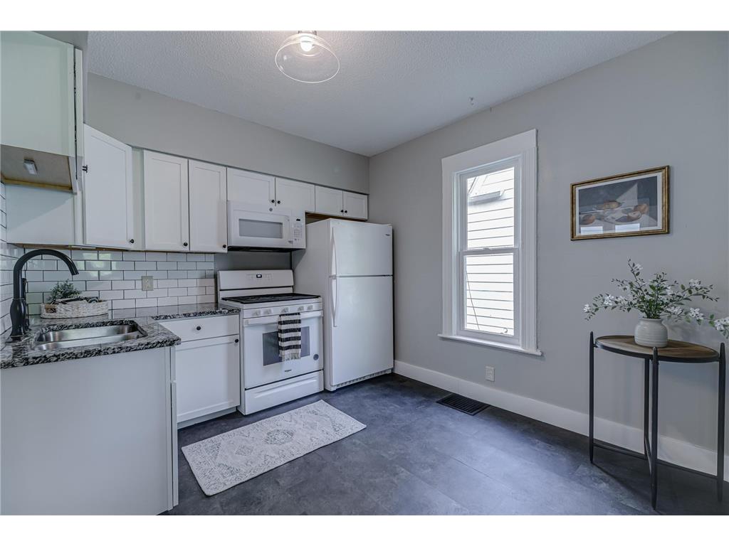 2954 Queen Avenue N Minneapolis MN 55411 7099422 image13