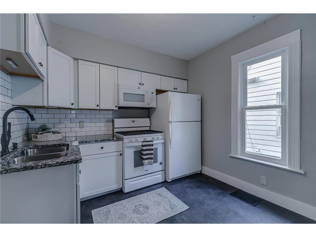 2954 Queen Avenue N Minneapolis MN 55411 7099422 image14