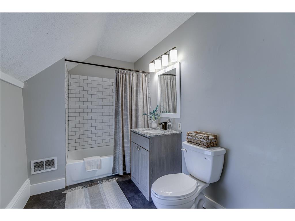 2954 Queen Avenue N Minneapolis MN 55411 7099422 image25