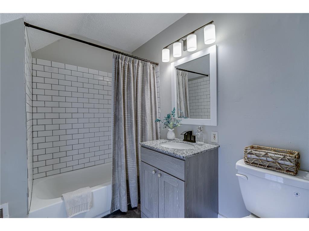 2954 Queen Avenue N Minneapolis MN 55411 7099422 image26