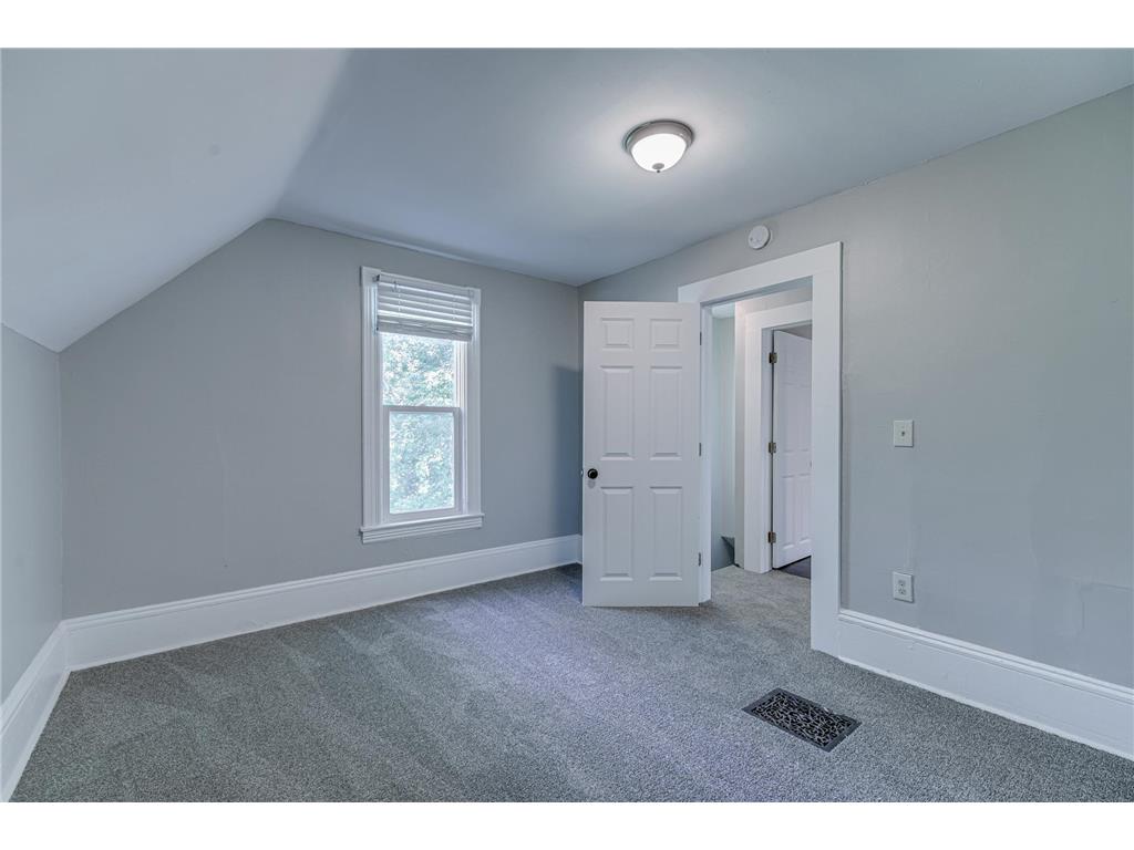 2954 Queen Avenue N Minneapolis MN 55411 7099422 image29
