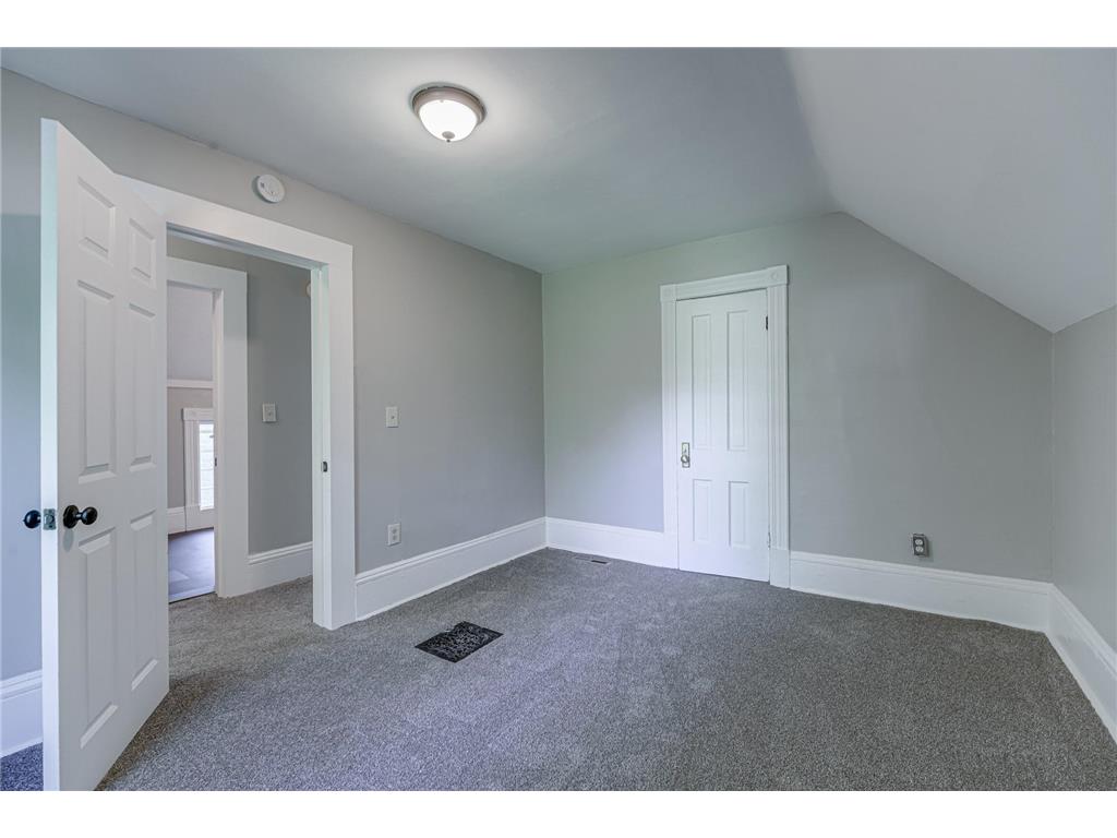 2954 Queen Avenue N Minneapolis MN 55411 7099422 image30