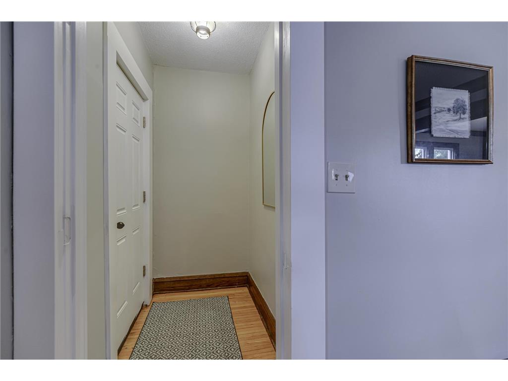 2954 Queen Avenue N Minneapolis MN 55411 7099422 image31