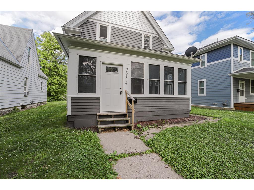 2954 Queen Avenue N Minneapolis MN 55411 7099422 image40