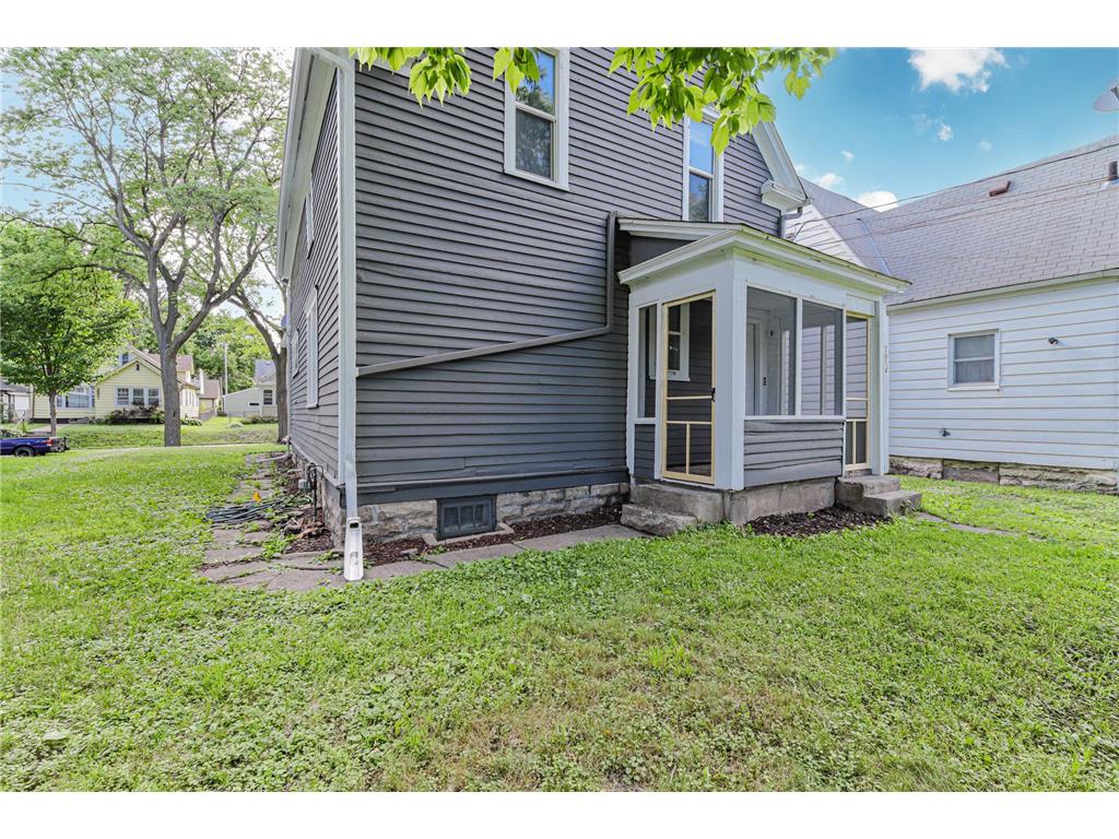 2954 Queen Avenue N Minneapolis MN 55411 7099422 image42