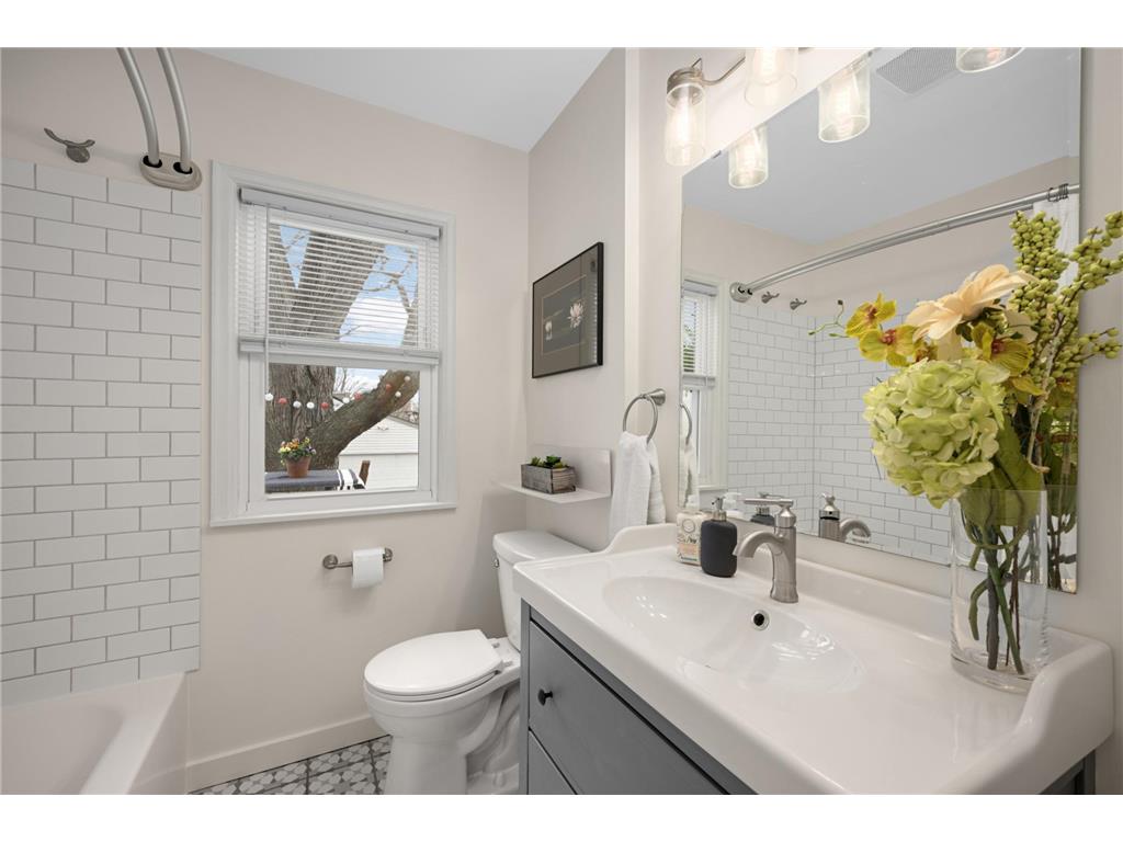 296 Hamline Avenue S Saint Paul MN 55105 7049019 image11
