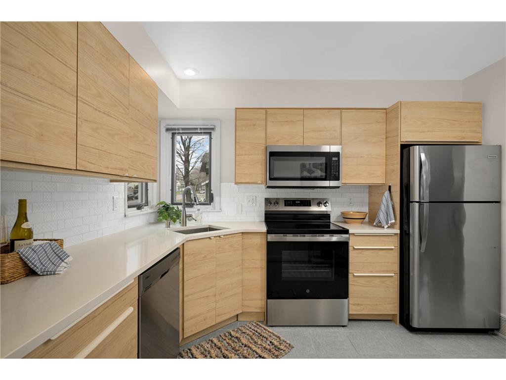296 Hamline Avenue S Saint Paul MN 55105 7049019 image3