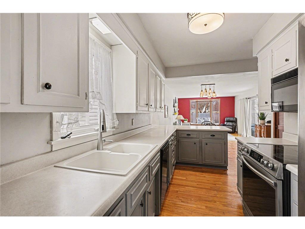 2966 Simpson Street Roseville MN 55113 7020270 image10