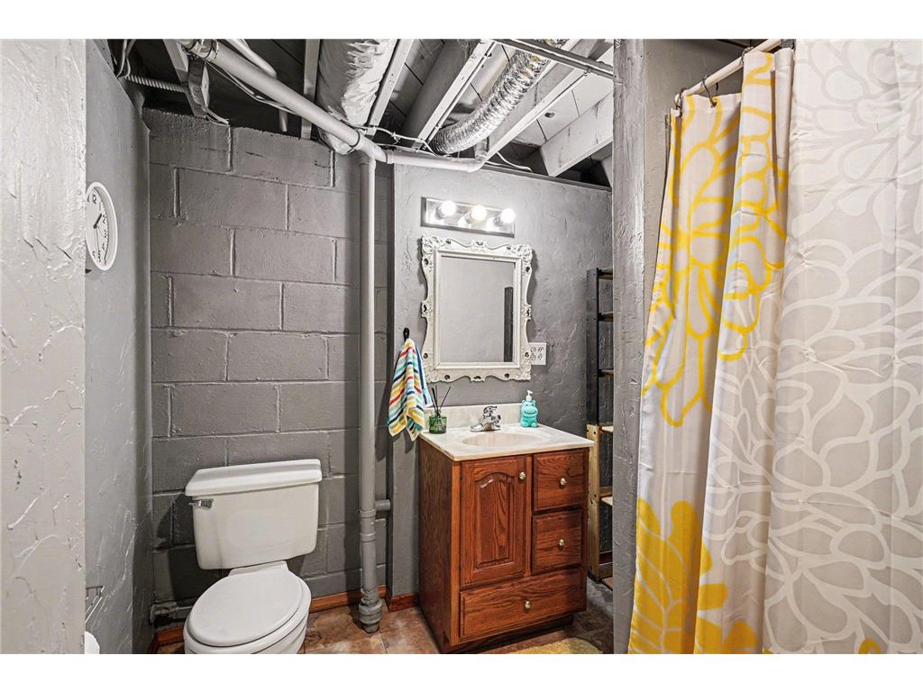2966 Simpson Street Roseville MN 55113 7020270 image18