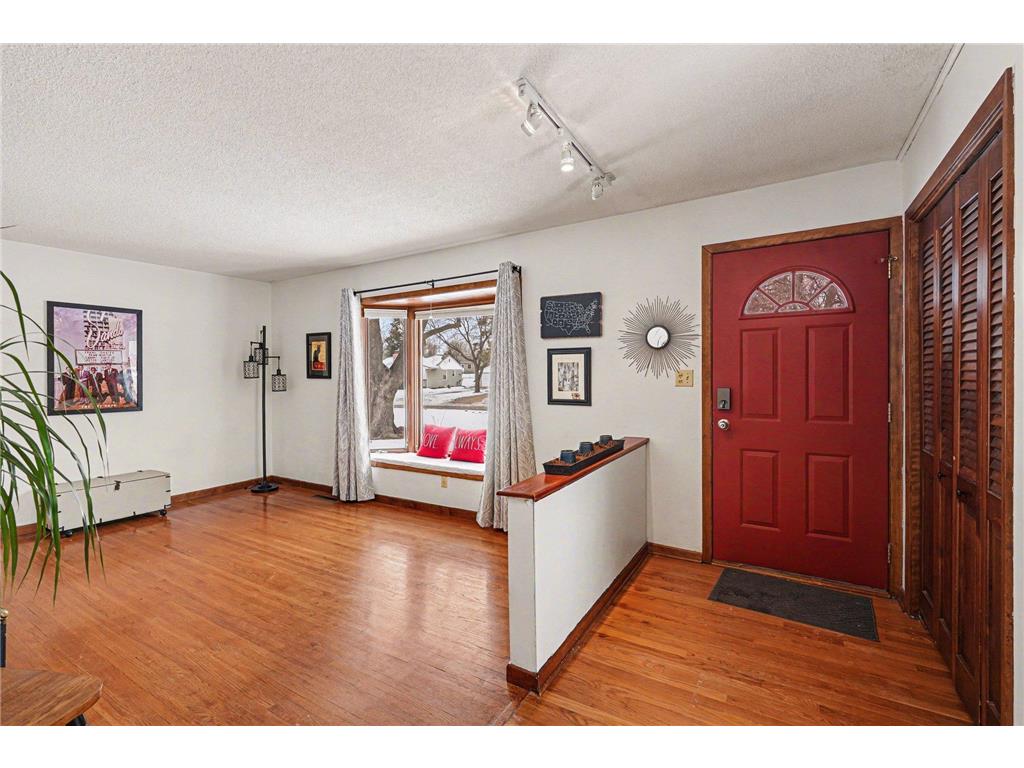 2966 Simpson Street Roseville MN 55113 7020270 image3