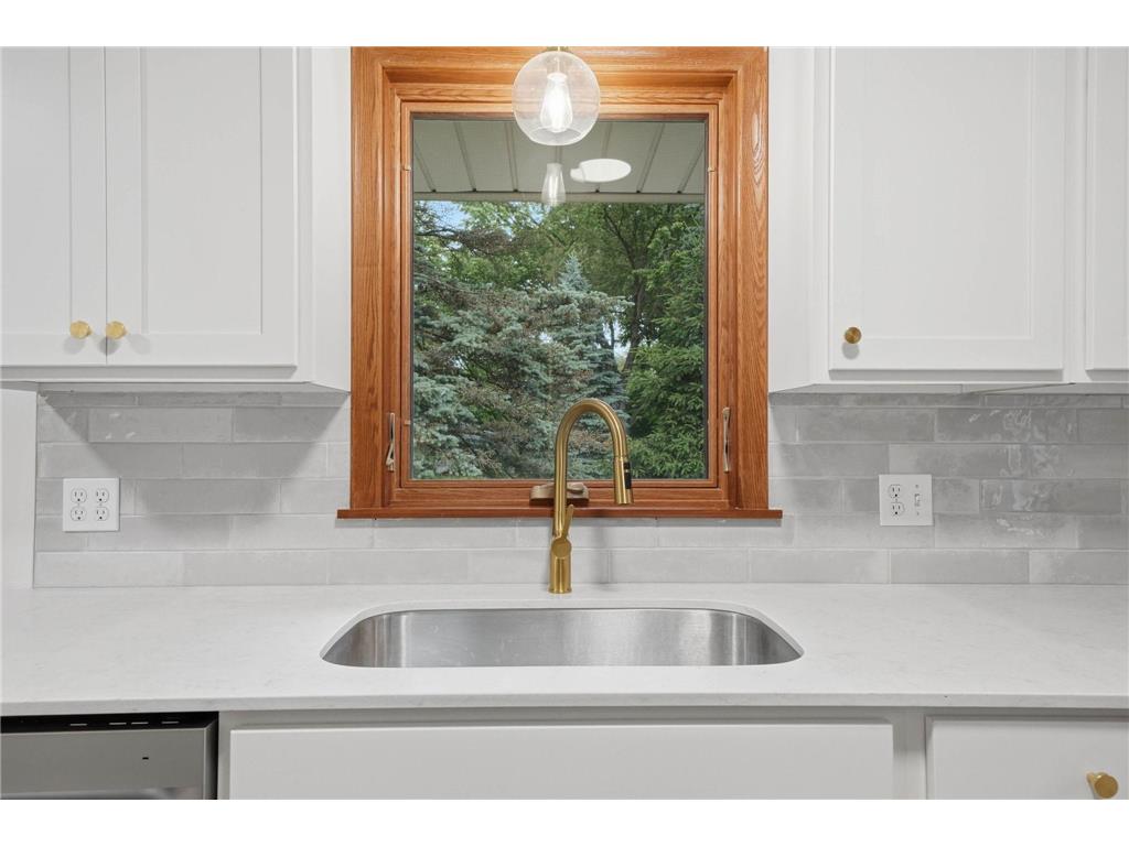 2972 Woodbridge Street Roseville MN 55113 7085503 image15