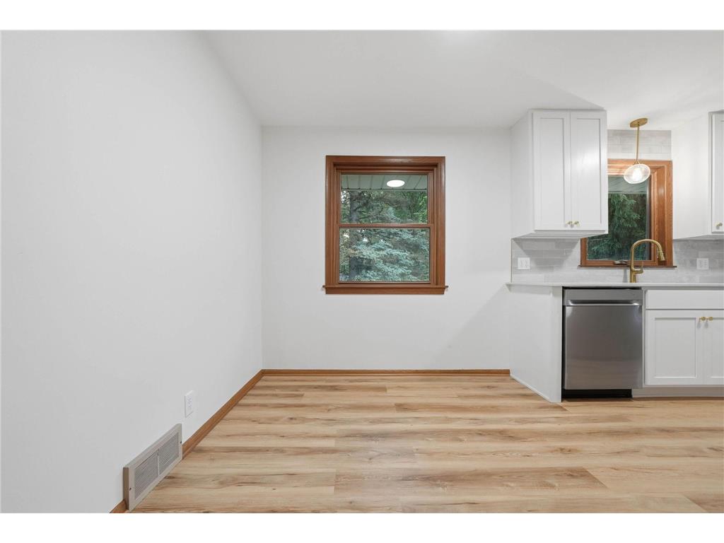 2972 Woodbridge Street Roseville MN 55113 7085503 image17