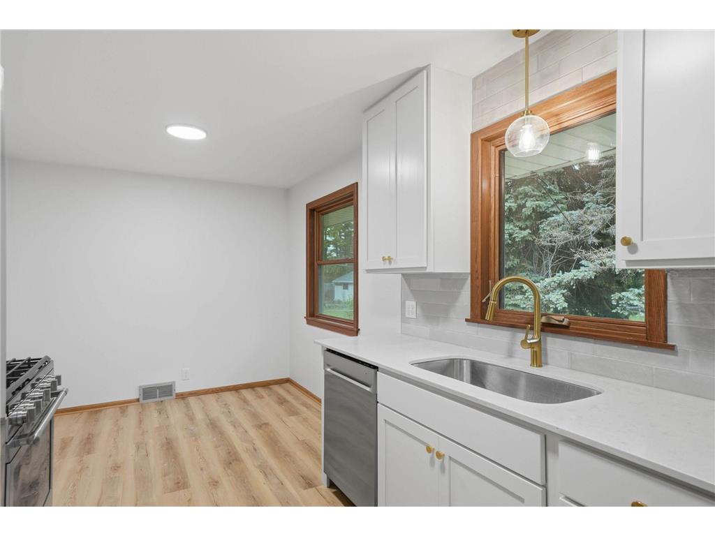 2972 Woodbridge Street Roseville MN 55113 7085503 image18