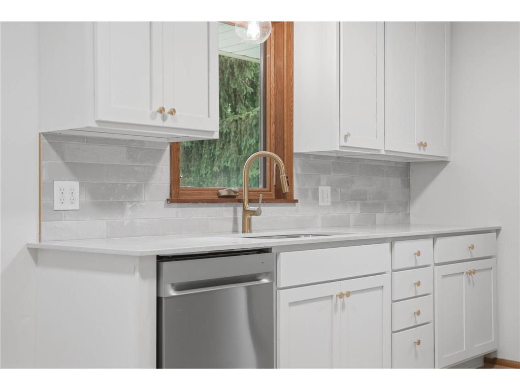 2972 Woodbridge Street Roseville MN 55113 7085503 image22
