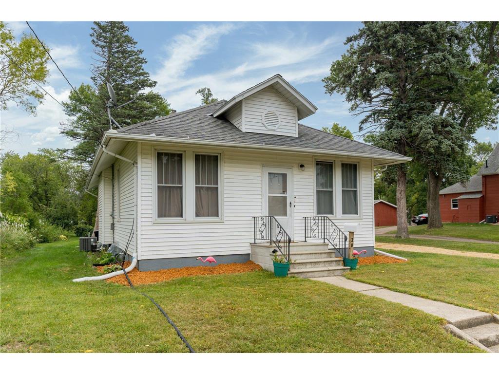 30 Estes Avenue NW Madelia MN 56062 6430391 image1