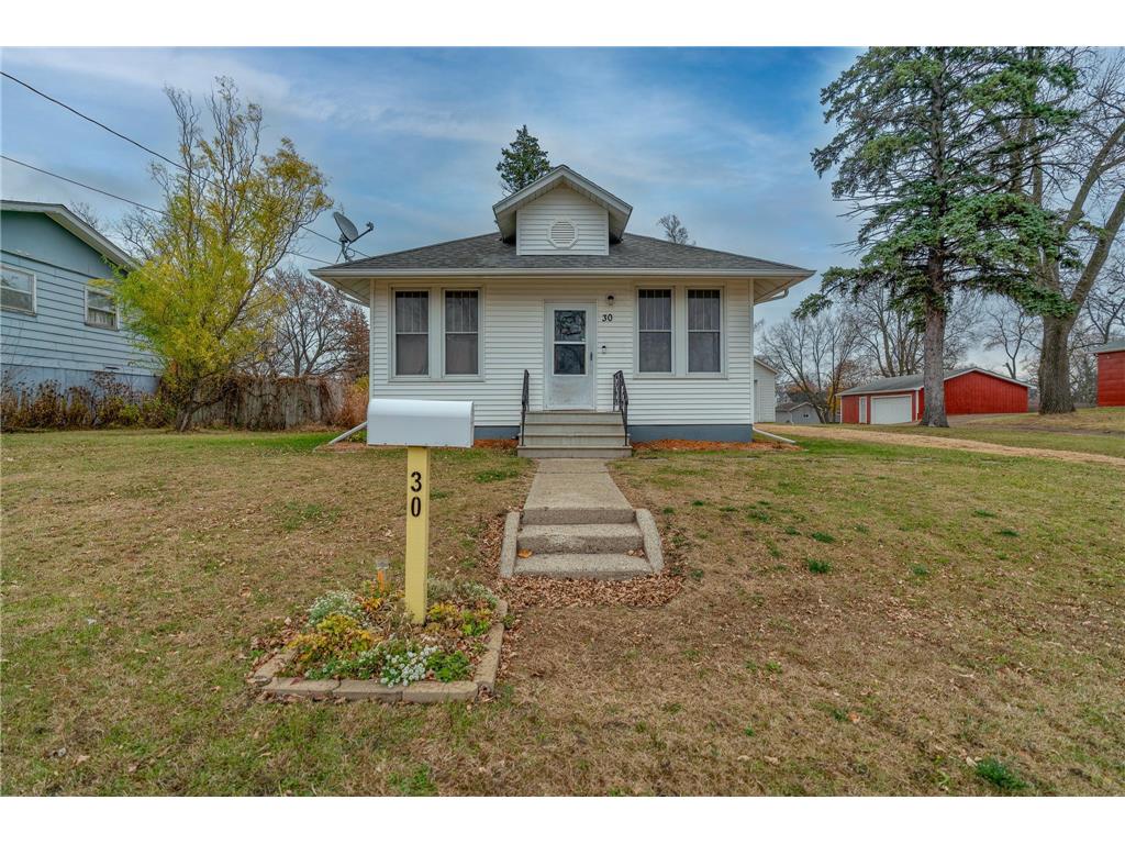 30 Estes Avenue NW Madelia MN 56062 6631503 image1