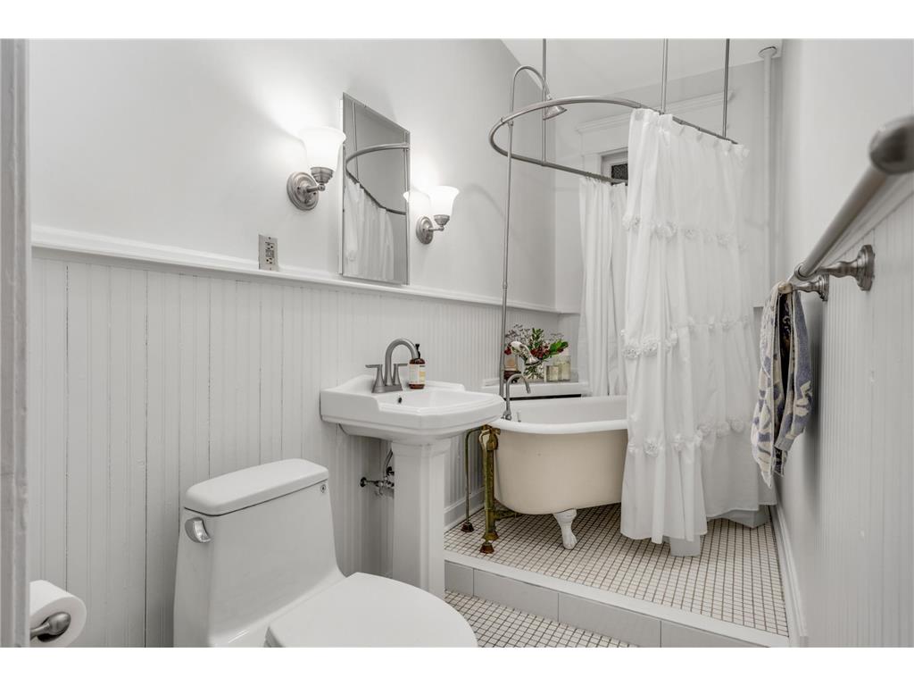 30 Saint Albans Street S #2A Saint Paul MN 55105 7044692 image11