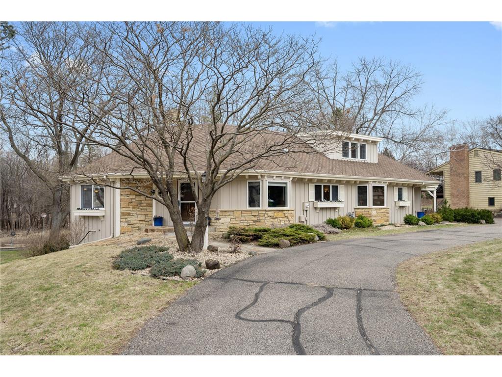 30 Sandy Hook Road Chanhassen MN 55317 - Lotus Lake 6692255 image1
