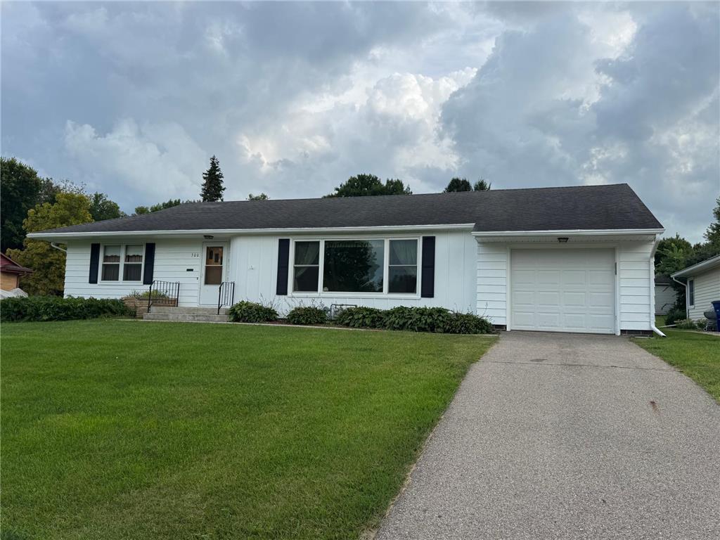 300 6th Street SW Wells MN 56097 6806506 image1