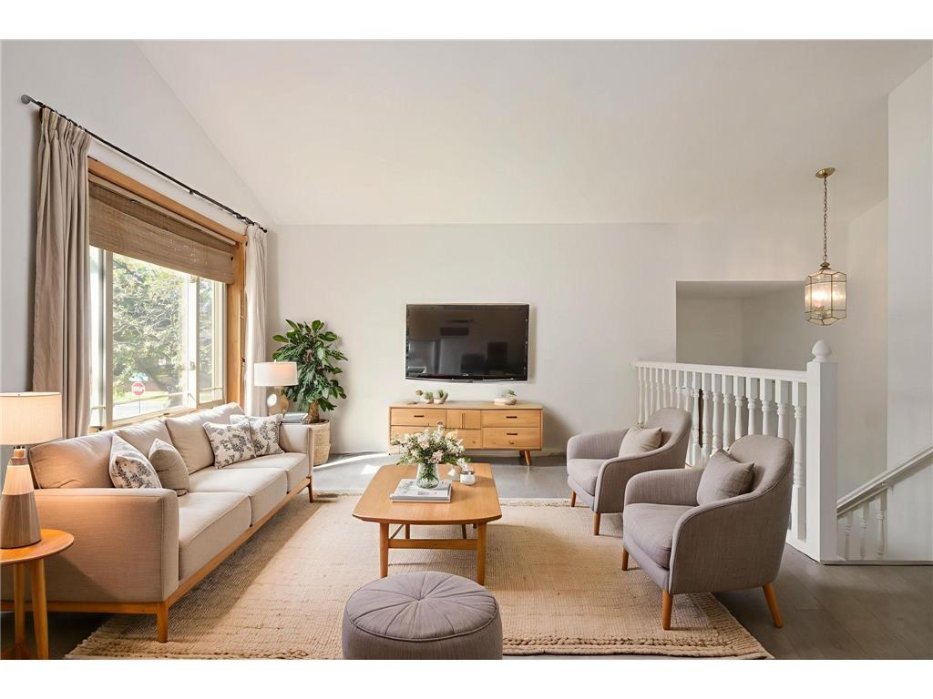 300 Butternut Lane Burnsville MN 55306 6795652 image1