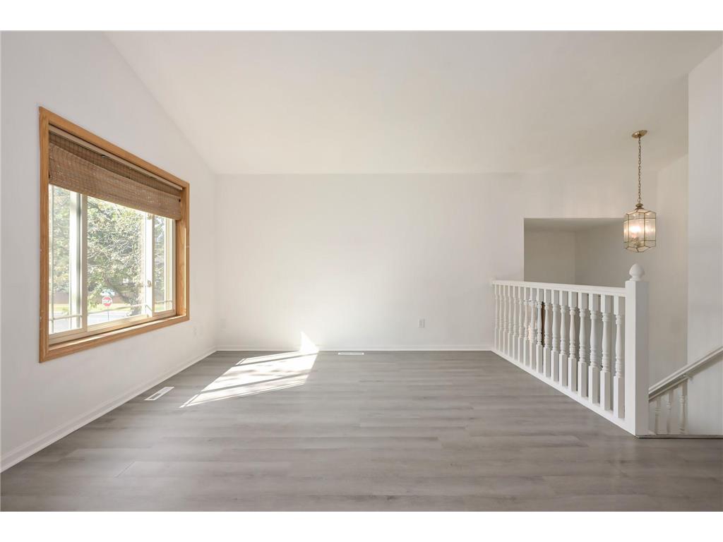 300 Butternut Lane Burnsville MN 55306 6795652 image12