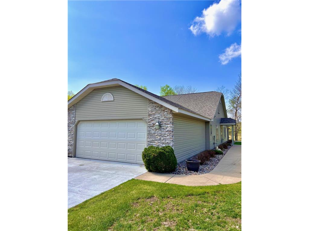 300 Deer Path, Osceola Twp, WI, 54020 MLS 6368942 Edina Realty