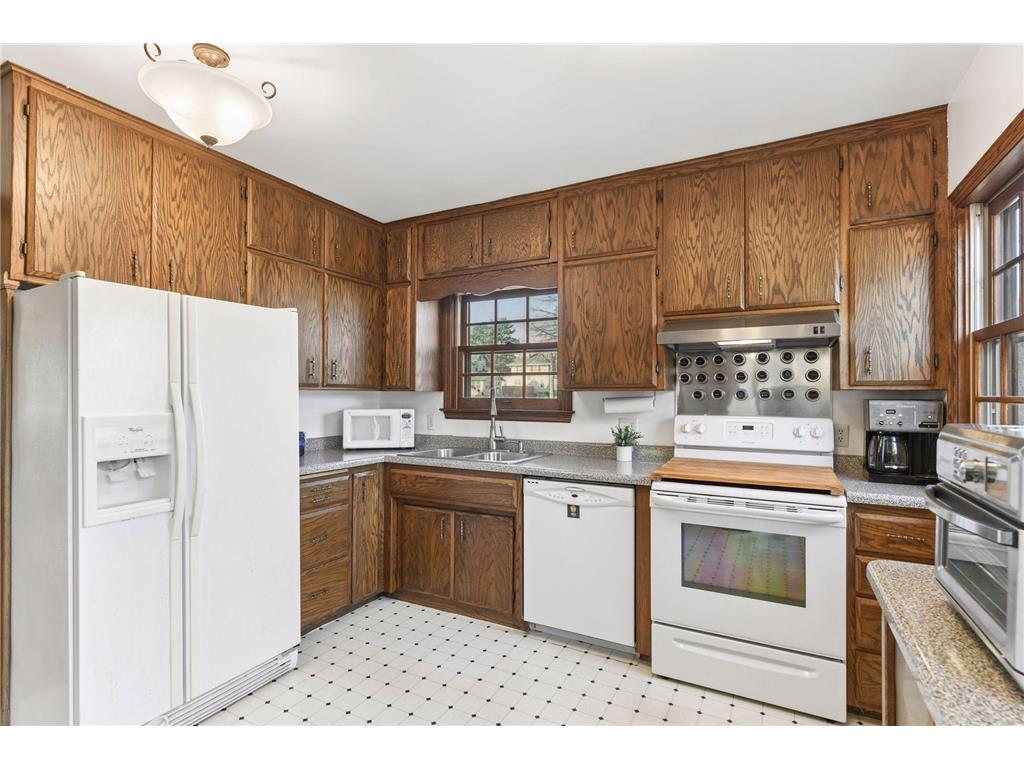 300 E Diamond Lake Road Minneapolis MN 55419 7033546 image18