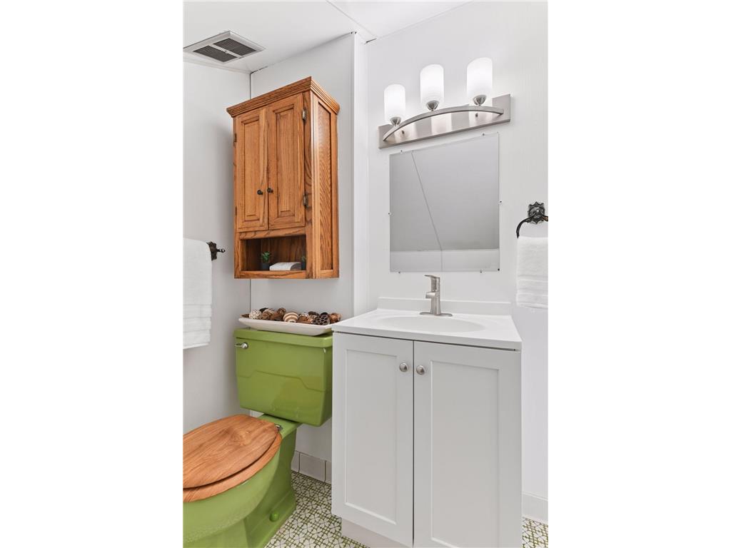 300 E Diamond Lake Road Minneapolis MN 55419 7033546 image33