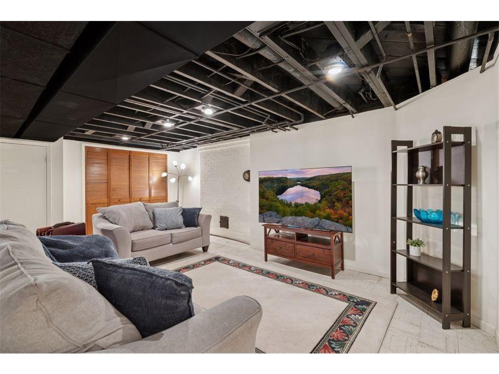 300 E Diamond Lake Road Minneapolis MN 55419 7033546 image35