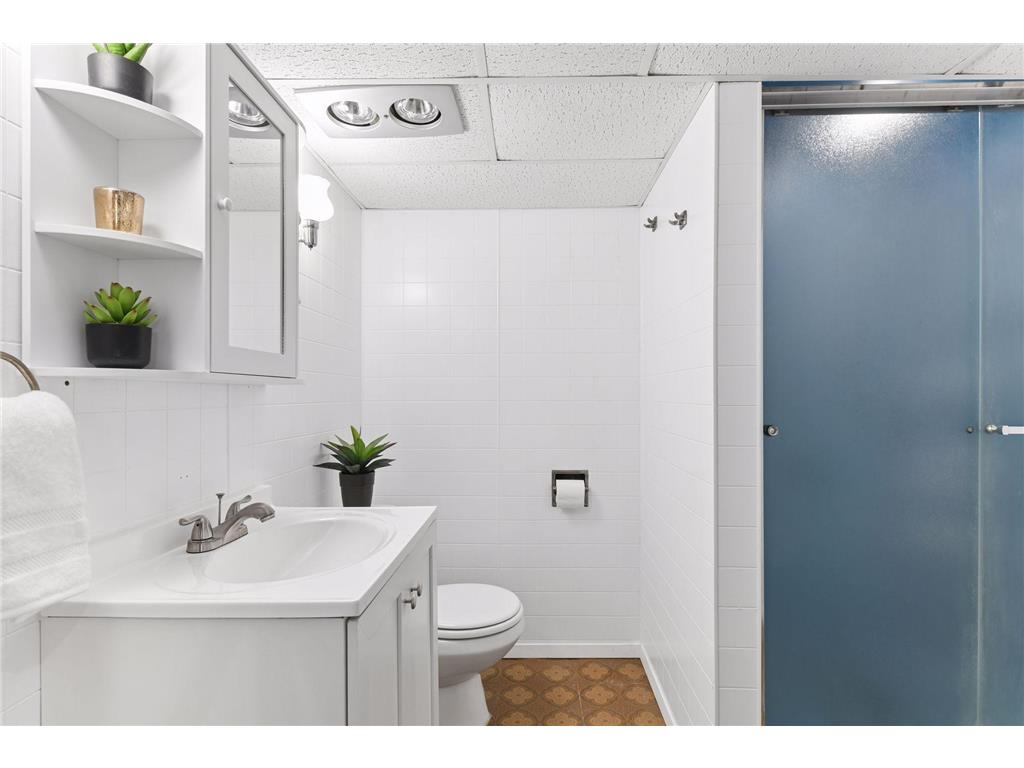 300 E Diamond Lake Road Minneapolis MN 55419 7033546 image39