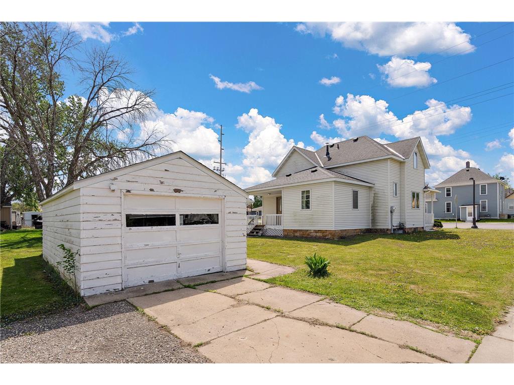 300 E State Street Belle Plaine MN 56011 7068464 image32