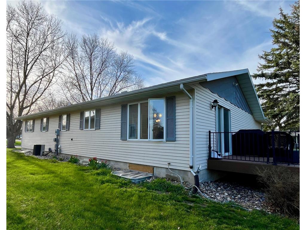 300 G Street Marshall MN 56258 7059571 image11