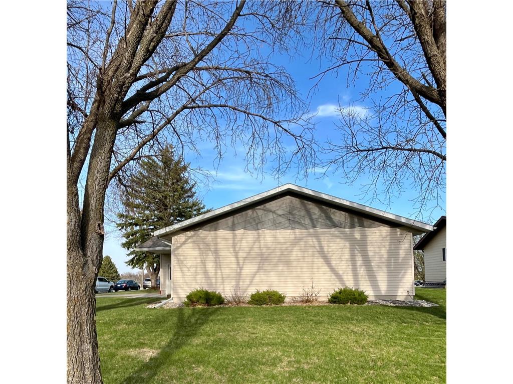 300 G Street Marshall MN 56258 7059571 image4