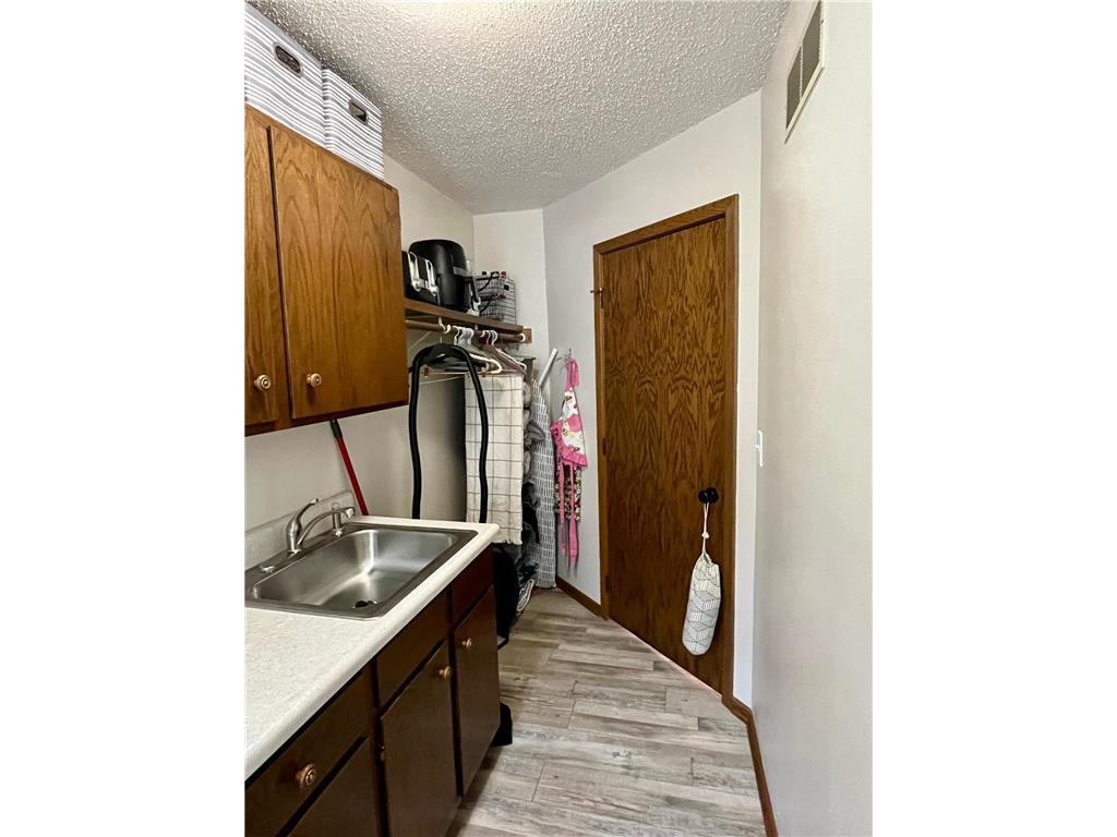 300 G Street Marshall MN 56258 7059571 image43