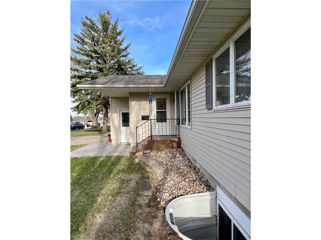 300 G Street Marshall MN 56258 7059571 image7