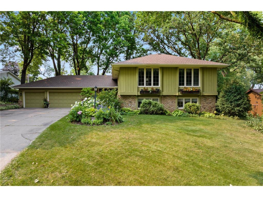 300 Hillcrest Lane Burnsville MN 55337 6574875 image1
