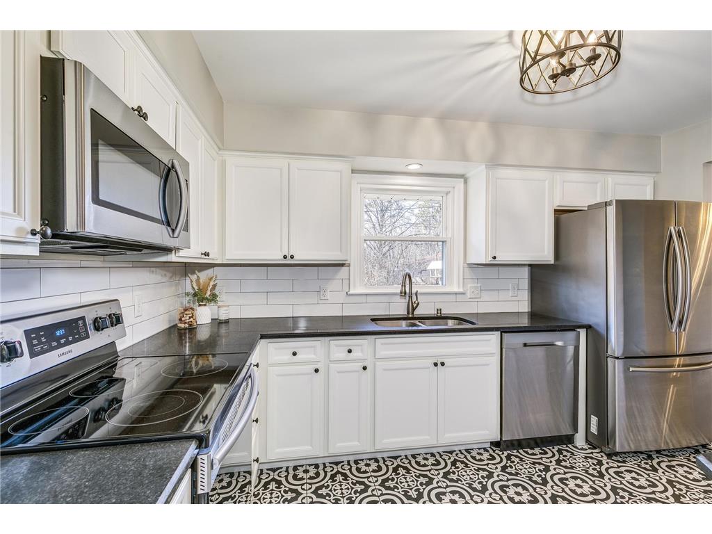 300 Lilac Lane Shoreview MN 55126 6687872 image2