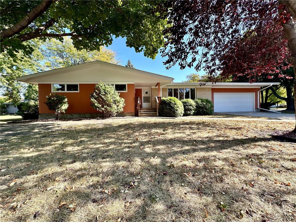 300 N Hill Street Marshall MN 56258 6615101 image1